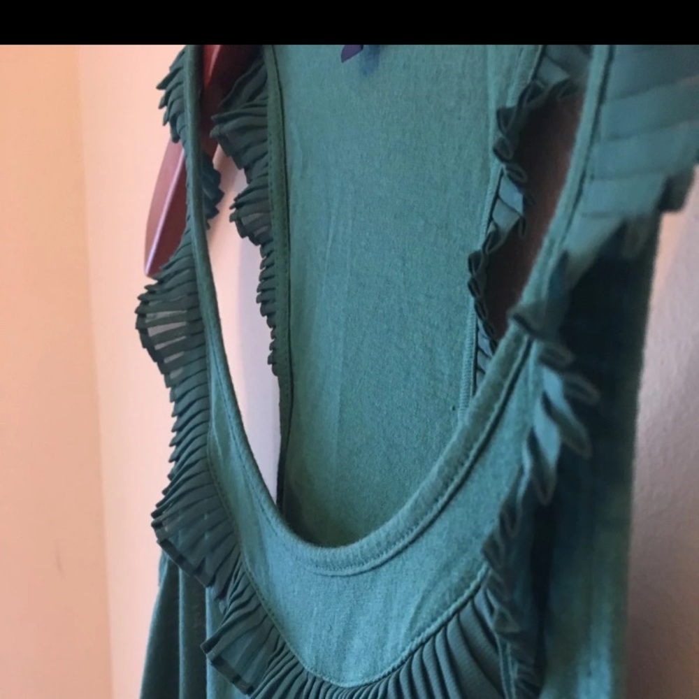 Gap Ruffle Tank - Picture 3 of 6